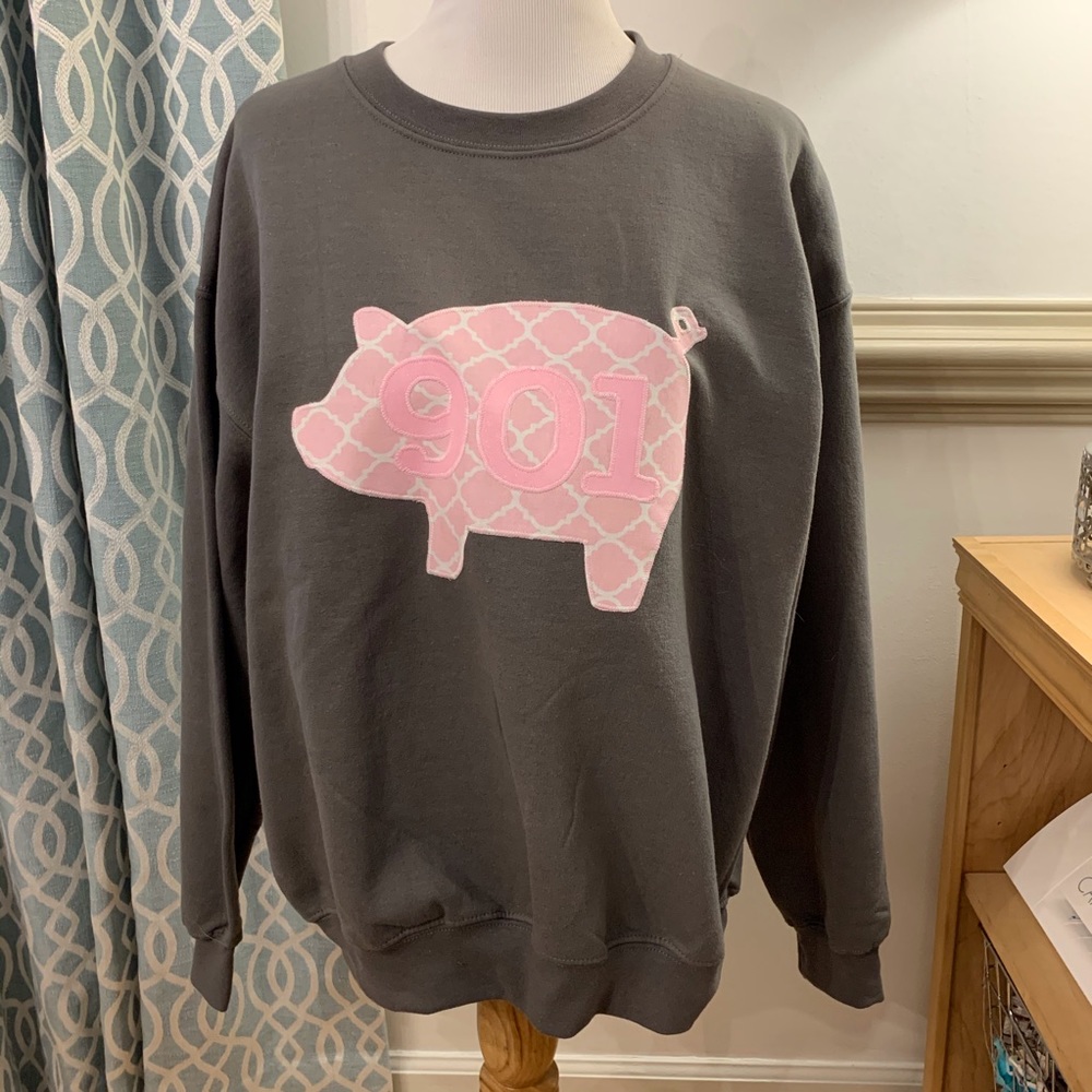 901 Pig Gray Gildan Sweatshirt